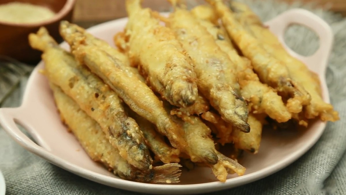Cách chiên cá trứng