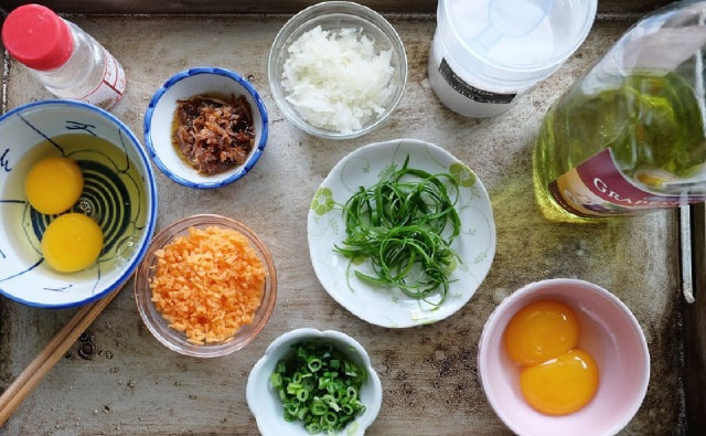 gia vị làm món chiên cơm trứng